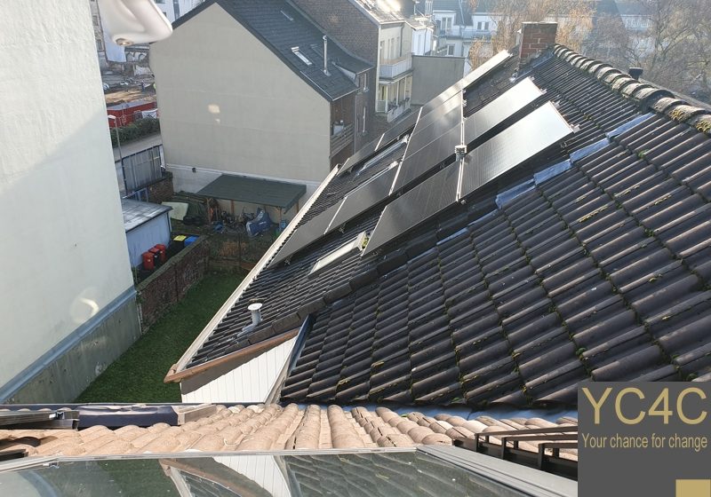 Dach (mit Solarpanele)
